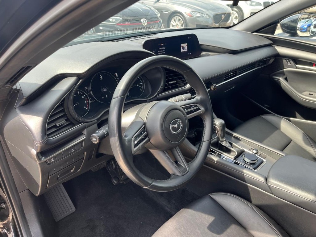 Mazda Mazda3 Hatchback Vehicle Full-screen Gallery Image 10