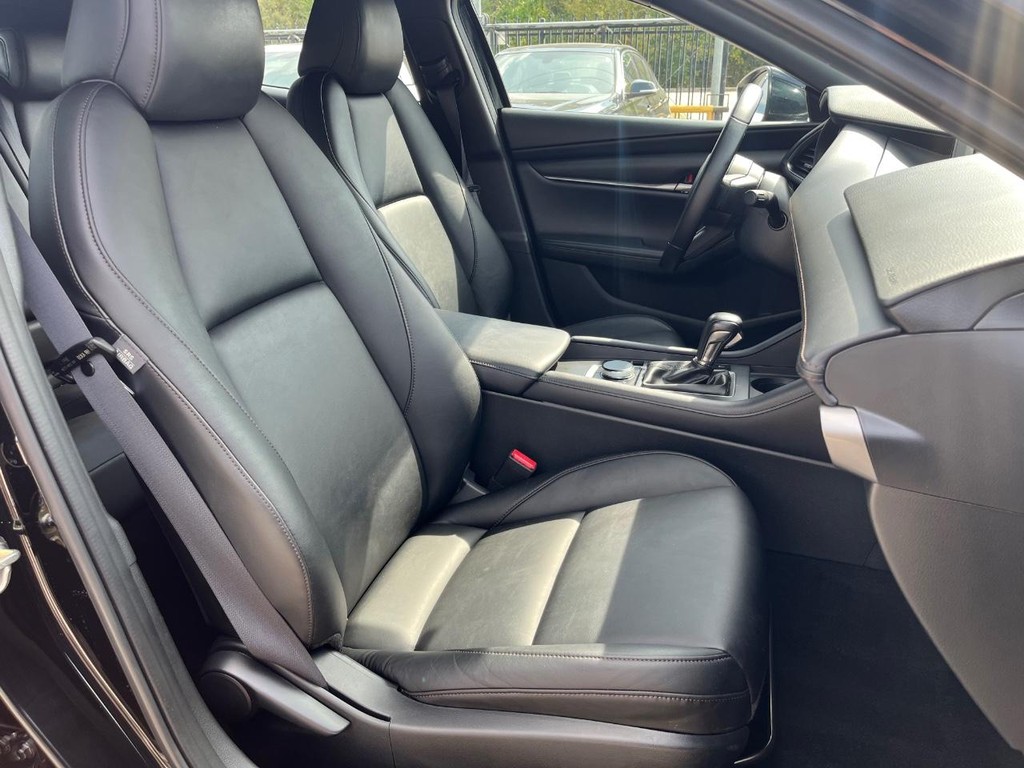 Mazda Mazda3 Hatchback Vehicle Full-screen Gallery Image 14