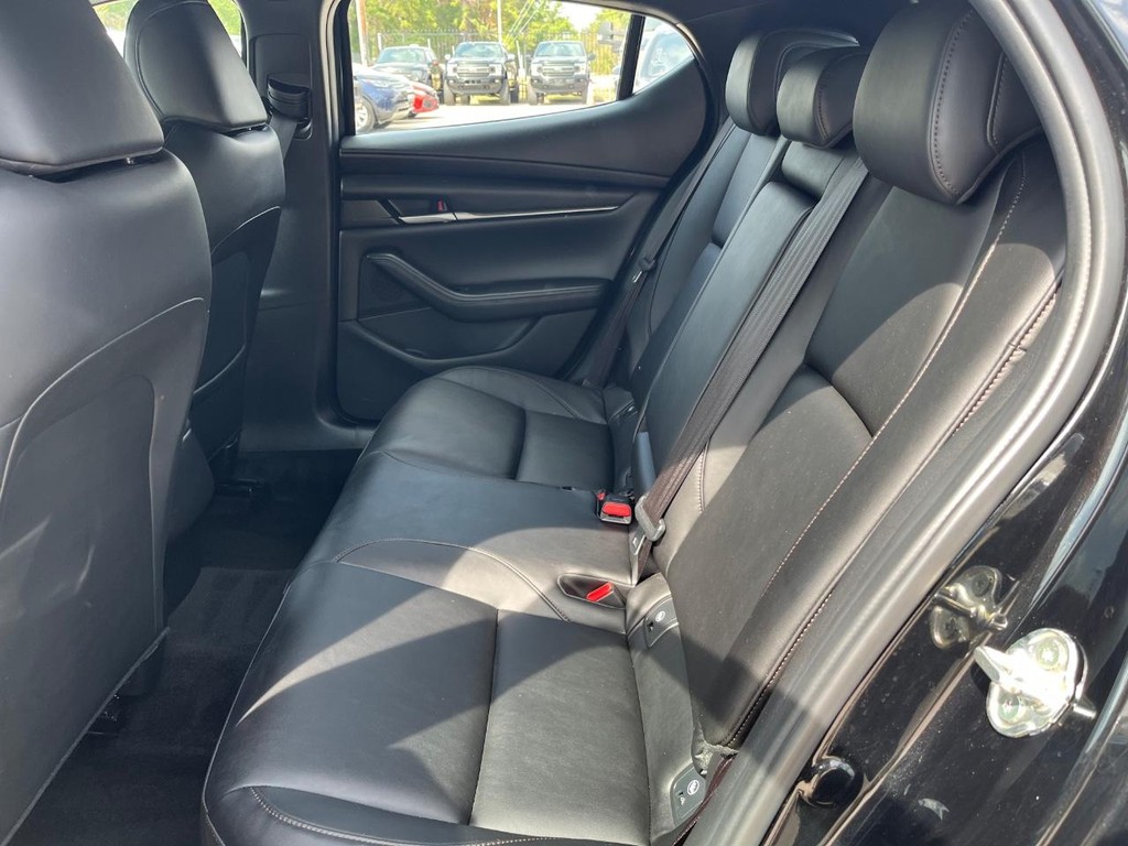 Mazda Mazda3 Hatchback Vehicle Full-screen Gallery Image 18