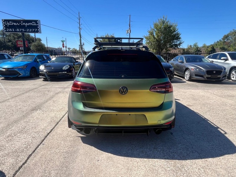 Volkswagen Golf GTI Vehicle Full-screen Gallery Image 07