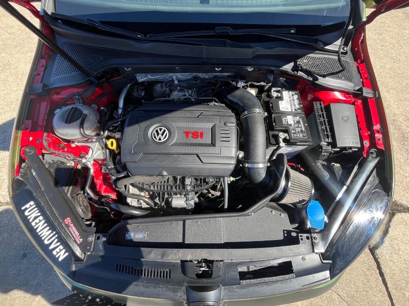 Volkswagen Golf GTI Vehicle Full-screen Gallery Image 26