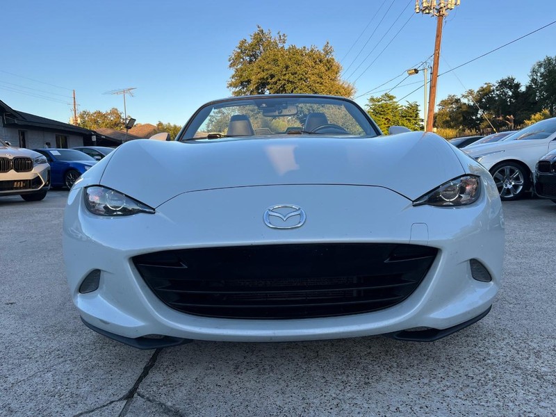 Mazda MX-5 Miata Vehicle Full-screen Gallery Image 03