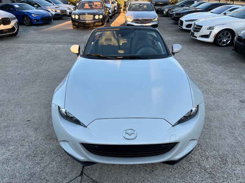 Mazda MX-5 Miata Vehicle Full-screen Gallery Image 04