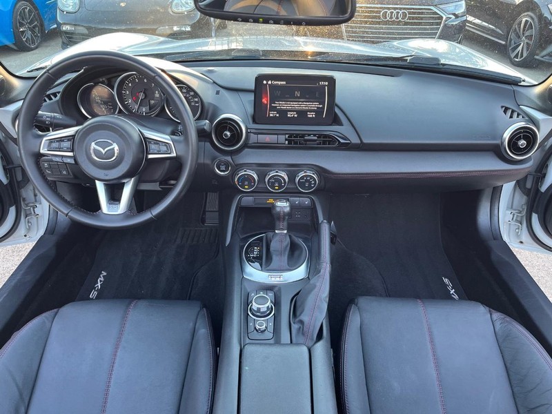 Mazda MX-5 Miata Vehicle Full-screen Gallery Image 23