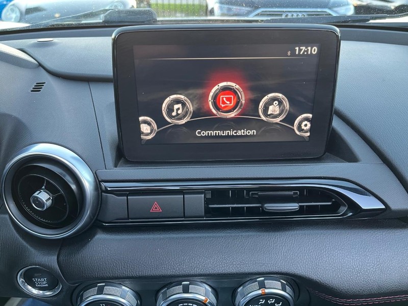 Mazda MX-5 Miata Vehicle Full-screen Gallery Image 25