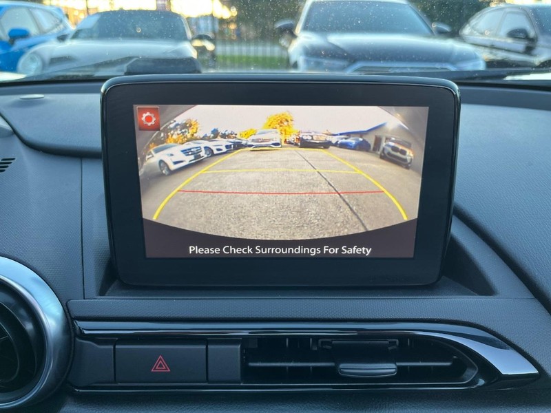 Mazda MX-5 Miata Vehicle Full-screen Gallery Image 26