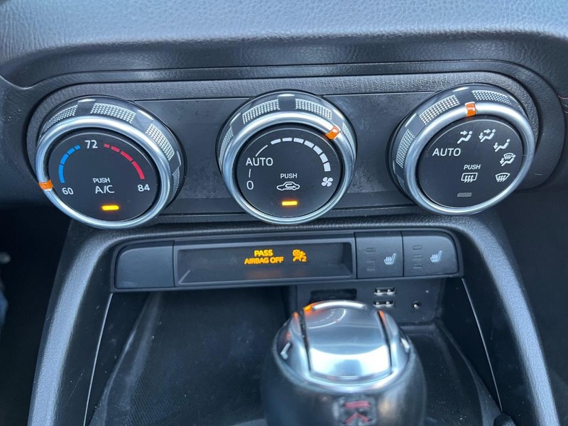 Mazda MX-5 Miata Vehicle Full-screen Gallery Image 27