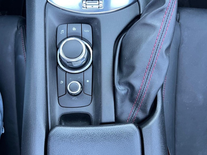 Mazda MX-5 Miata Vehicle Full-screen Gallery Image 29