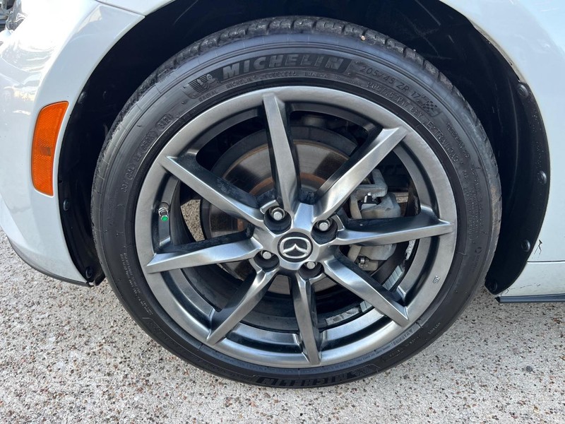 Mazda MX-5 Miata Vehicle Full-screen Gallery Image 31