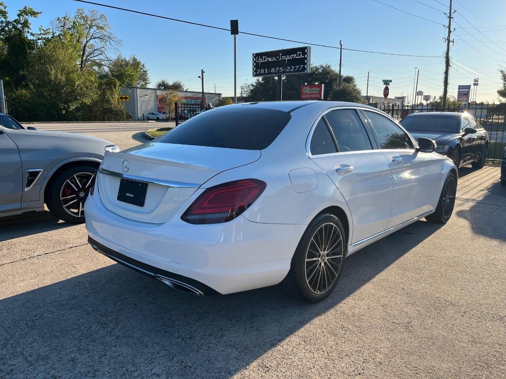 Mercedes-Benz C 300 Vehicle Full-screen Gallery Image 05