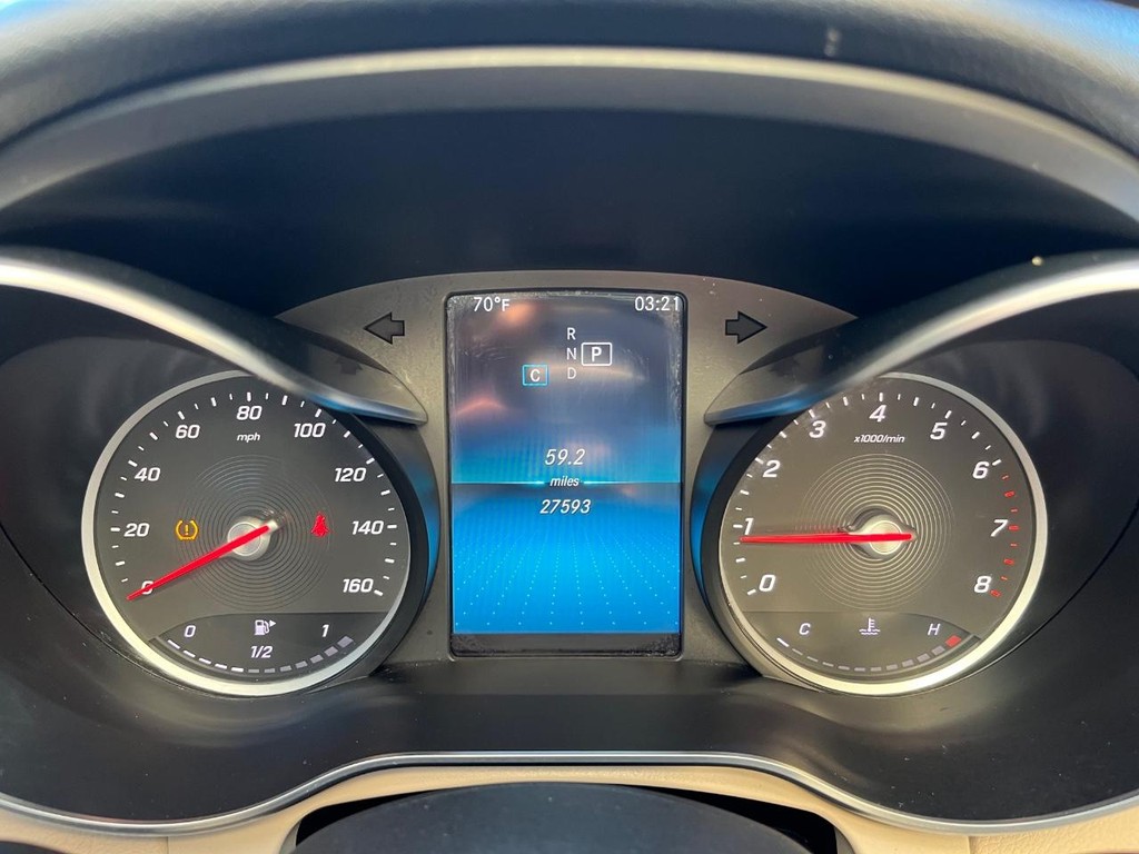 Mercedes-Benz C 300 Vehicle Full-screen Gallery Image 20