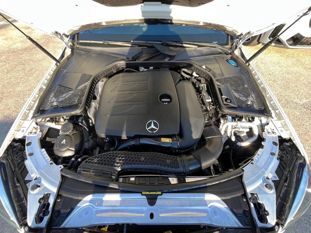 Mercedes-Benz C 300 Vehicle Full-screen Gallery Image 27