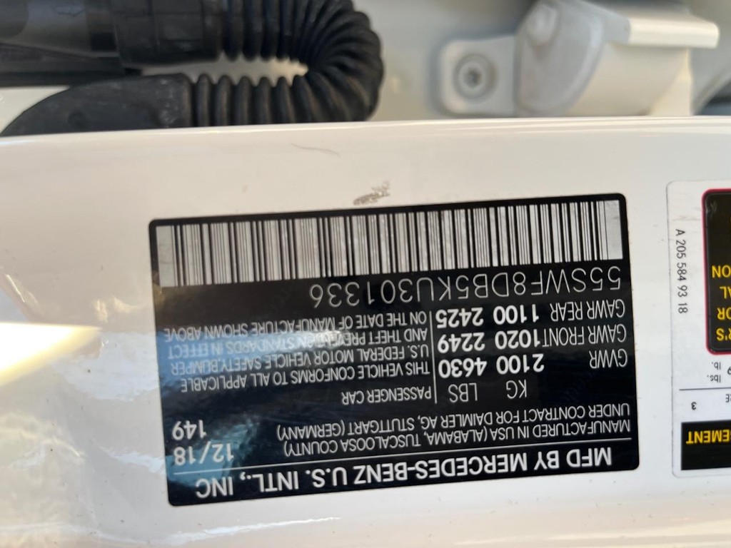 Mercedes-Benz C 300 Vehicle Full-screen Gallery Image 28