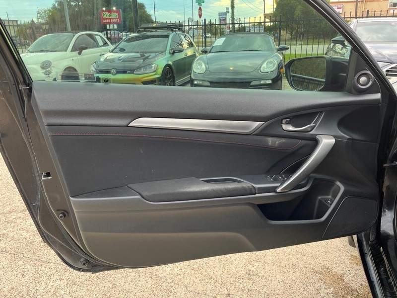 Honda Civic Si Coupe Vehicle Full-screen Gallery Image 12