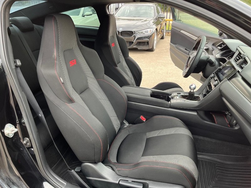 Honda Civic Si Coupe Vehicle Full-screen Gallery Image 14