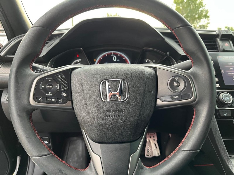 Honda Civic Si Coupe Vehicle Full-screen Gallery Image 17