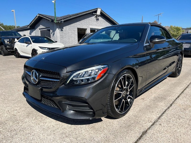 Mercedes-Benz C 300 Vehicle Full-screen Gallery Image 02