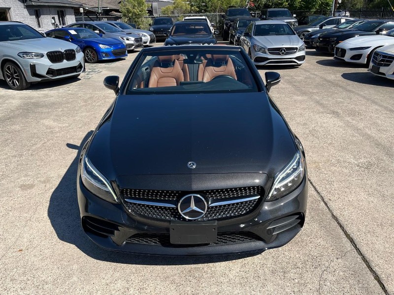 Mercedes-Benz C 300 Vehicle Full-screen Gallery Image 04