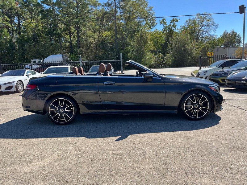 Mercedes-Benz C 300 Vehicle Full-screen Gallery Image 06