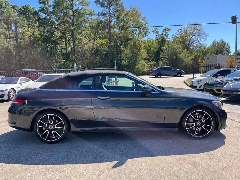 Mercedes-Benz C 300 Vehicle Full-screen Gallery Image 07