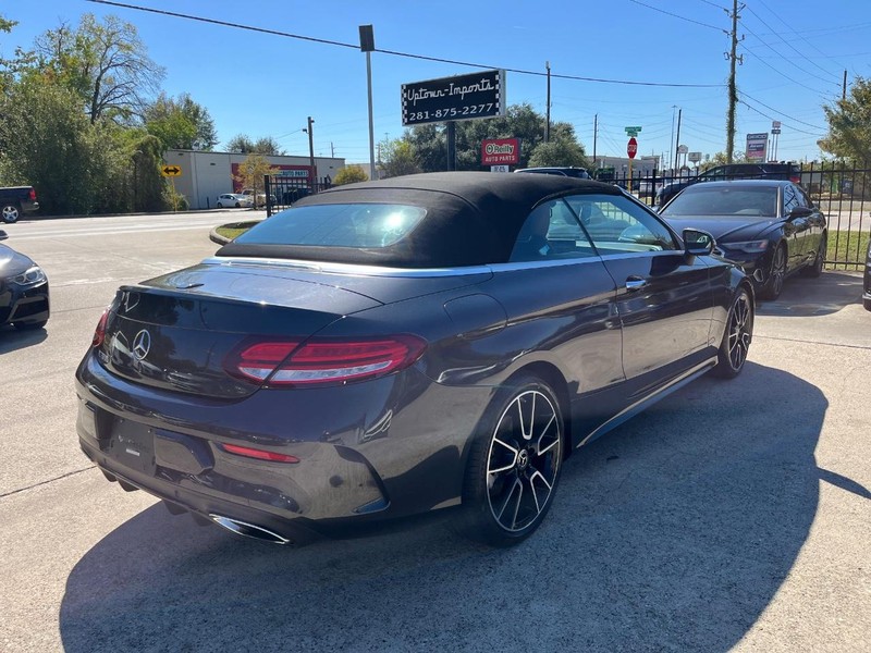 Mercedes-Benz C 300 Vehicle Full-screen Gallery Image 09