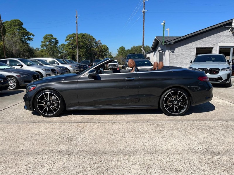 Mercedes-Benz C 300 Vehicle Full-screen Gallery Image 14