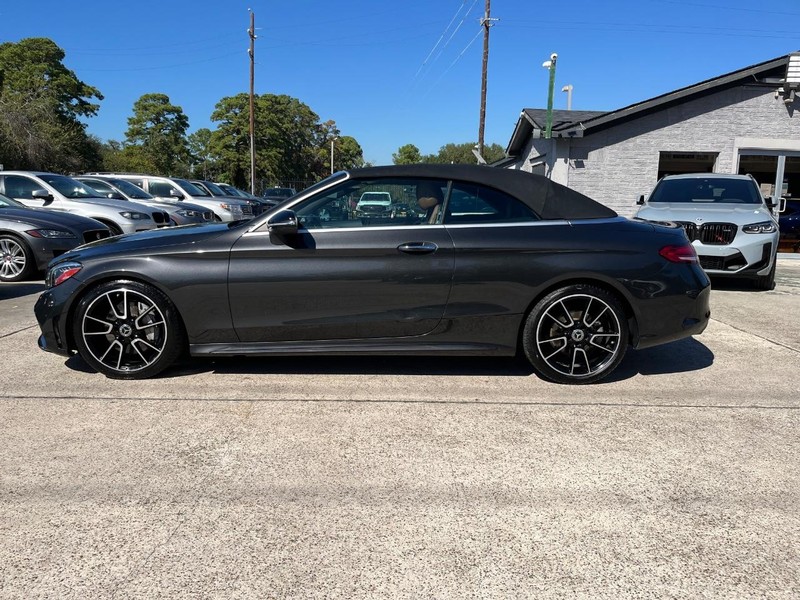 Mercedes-Benz C 300 Vehicle Full-screen Gallery Image 15