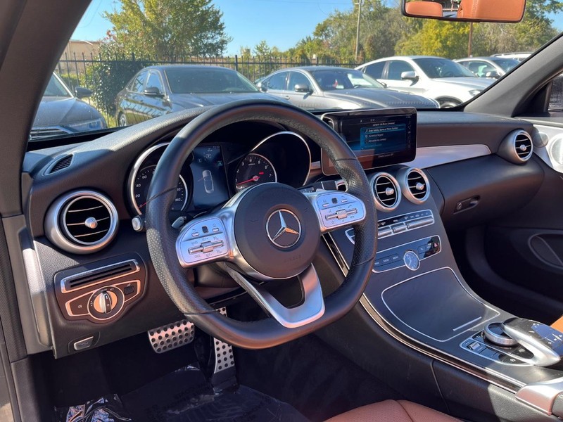 Mercedes-Benz C 300 Vehicle Full-screen Gallery Image 16