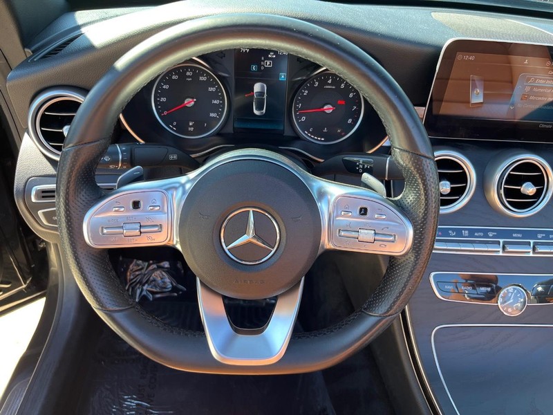 Mercedes-Benz C 300 Vehicle Full-screen Gallery Image 24