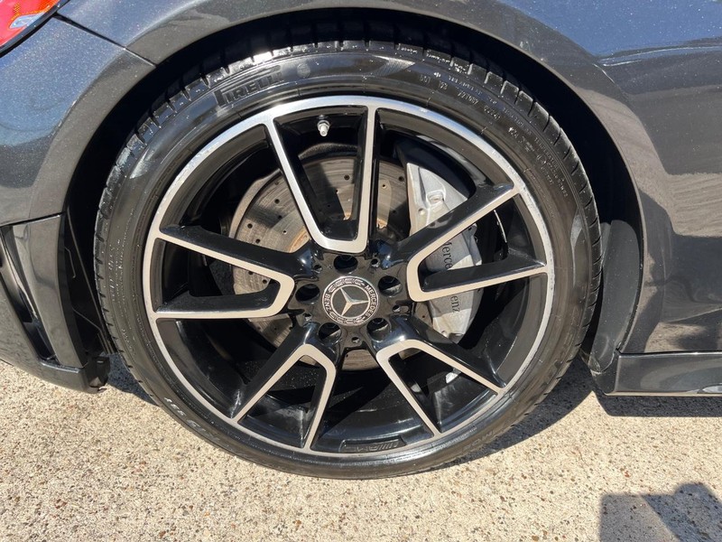 Mercedes-Benz C 300 Vehicle Full-screen Gallery Image 31