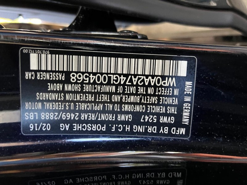 Mercedes-Benz C 300 Vehicle Full-screen Gallery Image 33