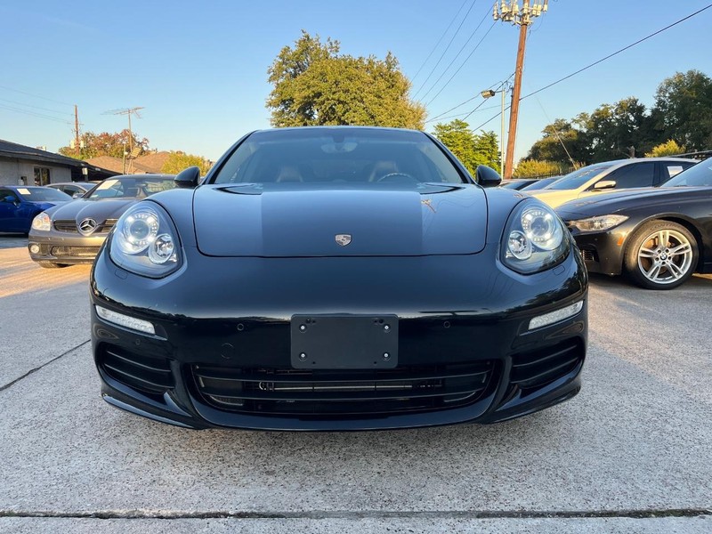 Porsche Panamera Vehicle Full-screen Gallery Image 02