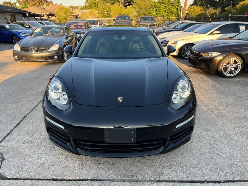 Porsche Panamera Vehicle Full-screen Gallery Image 03