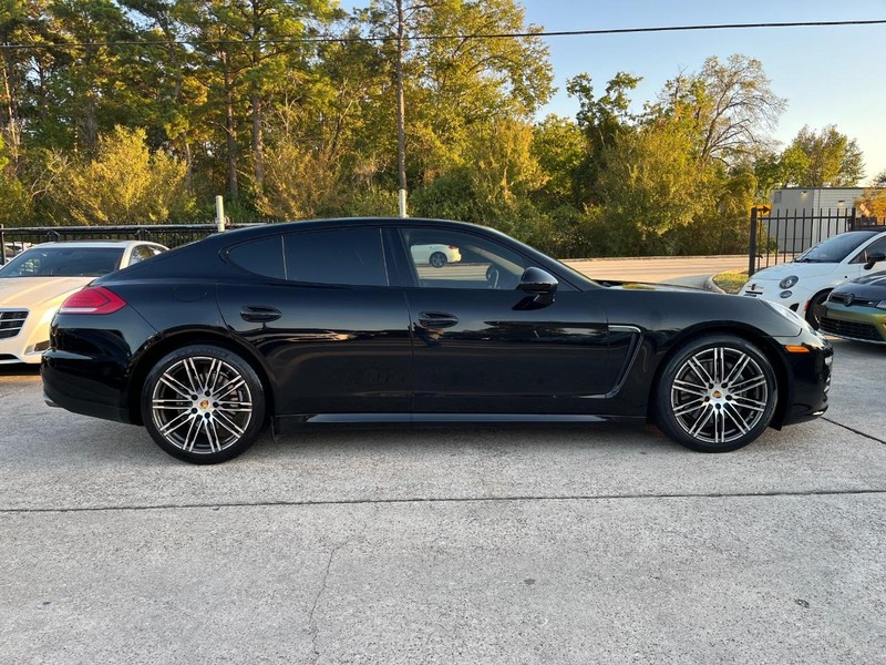 Porsche Panamera Vehicle Full-screen Gallery Image 05