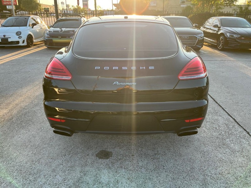 Porsche Panamera Vehicle Full-screen Gallery Image 07