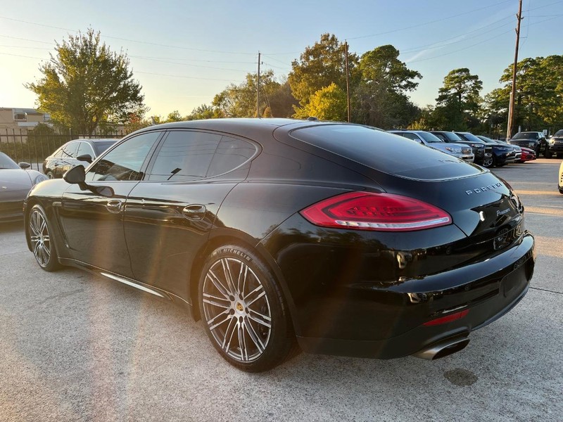 Porsche Panamera Vehicle Full-screen Gallery Image 08