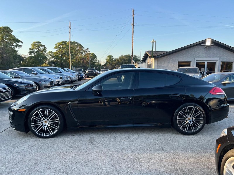 Porsche Panamera Vehicle Full-screen Gallery Image 09