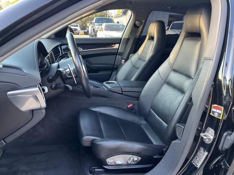Porsche Panamera Vehicle Full-screen Gallery Image 11