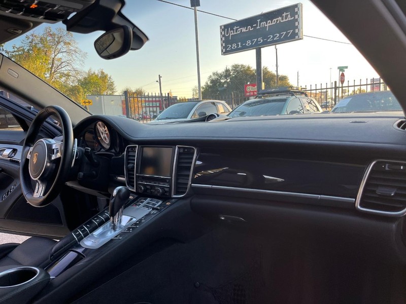 Porsche Panamera Vehicle Full-screen Gallery Image 13