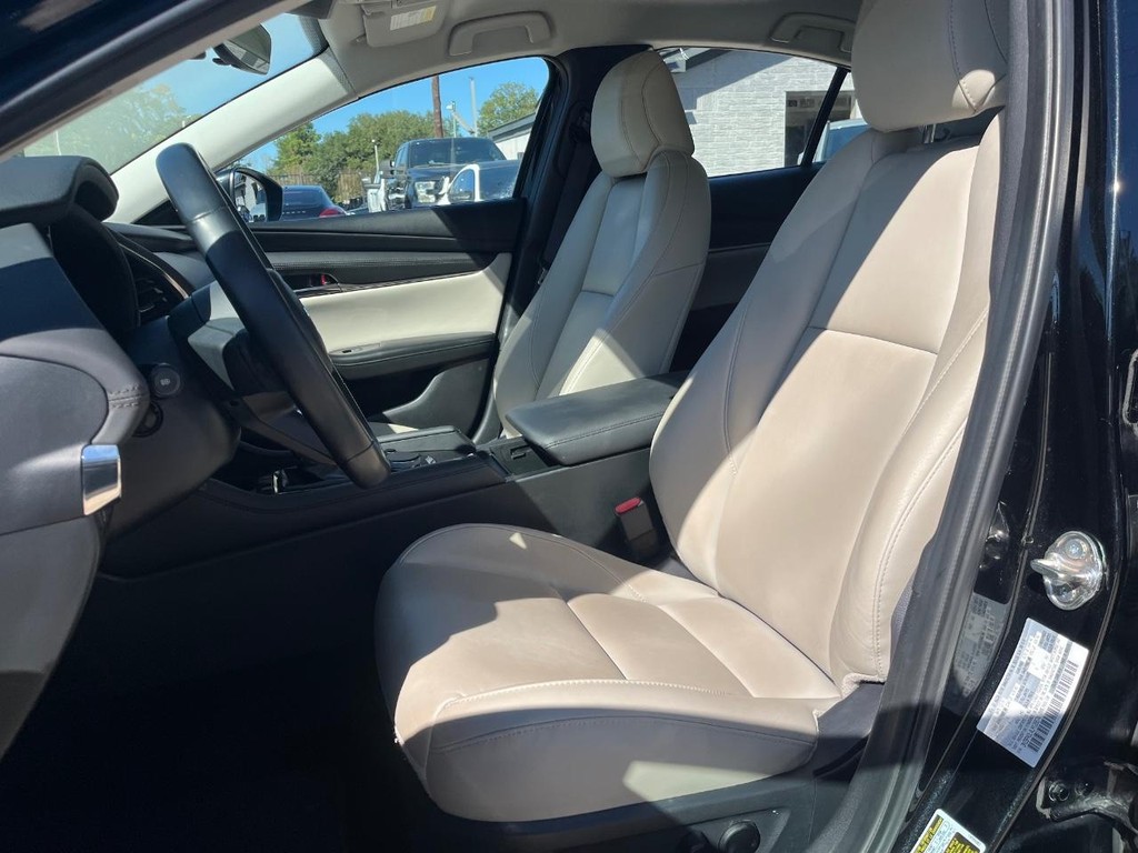 Mazda Mazda3 Sedan Vehicle Full-screen Gallery Image 11