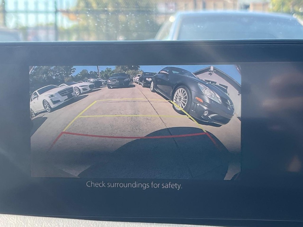 Mazda Mazda3 Sedan Vehicle Full-screen Gallery Image 24