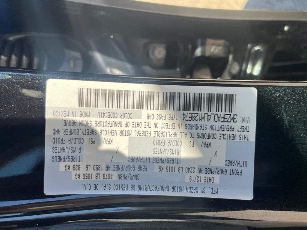 Mazda Mazda3 Sedan Vehicle Full-screen Gallery Image 30