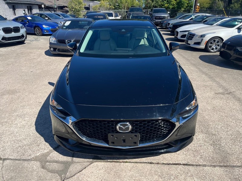 Mazda Mazda3 Sedan Vehicle Full-screen Gallery Image 03