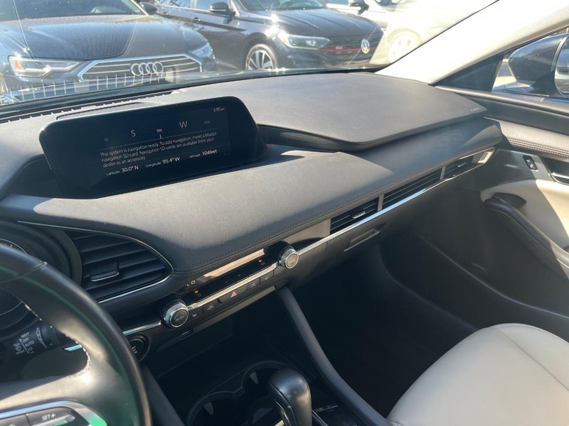 Mazda Mazda3 Sedan Vehicle Full-screen Gallery Image 24