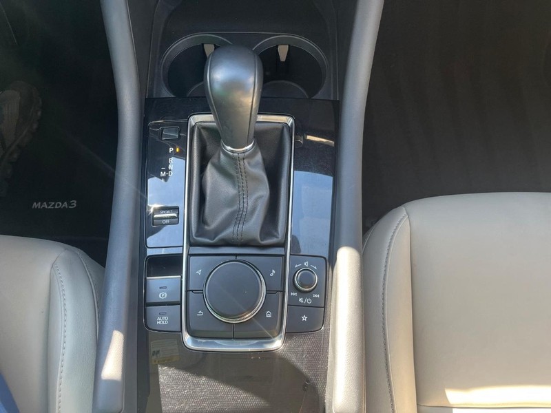 Mazda Mazda3 Sedan Vehicle Full-screen Gallery Image 26