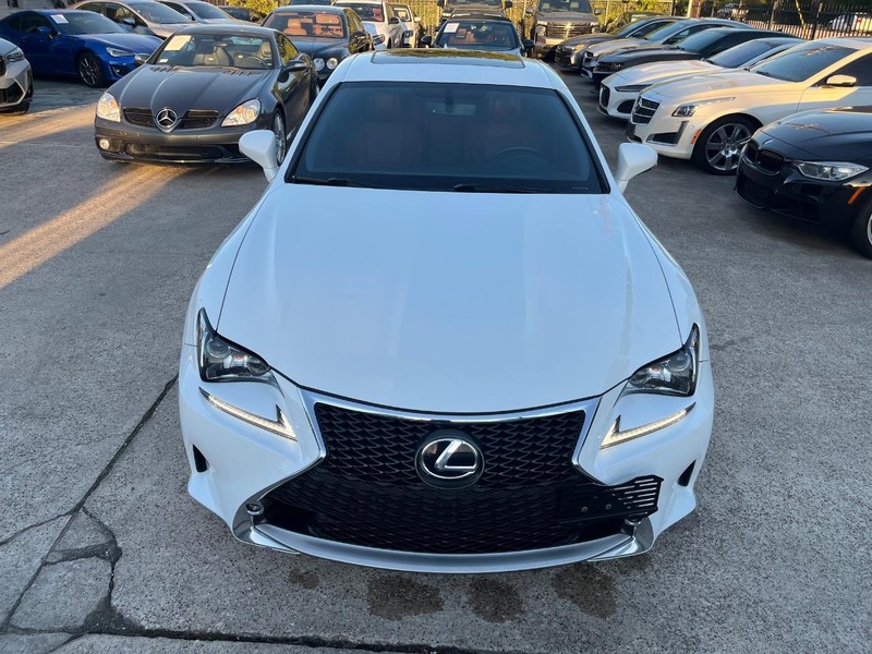 Lexus RC 350 Vehicle Full-screen Gallery Image 03