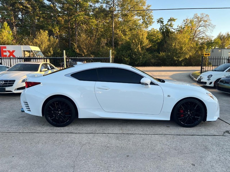 Lexus RC 350 Vehicle Full-screen Gallery Image 05