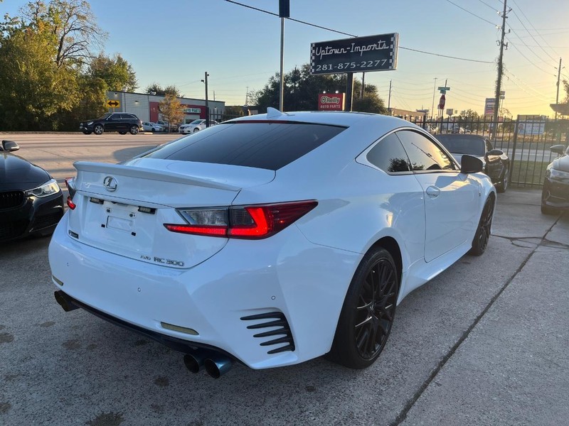 Lexus RC 350 Vehicle Full-screen Gallery Image 06