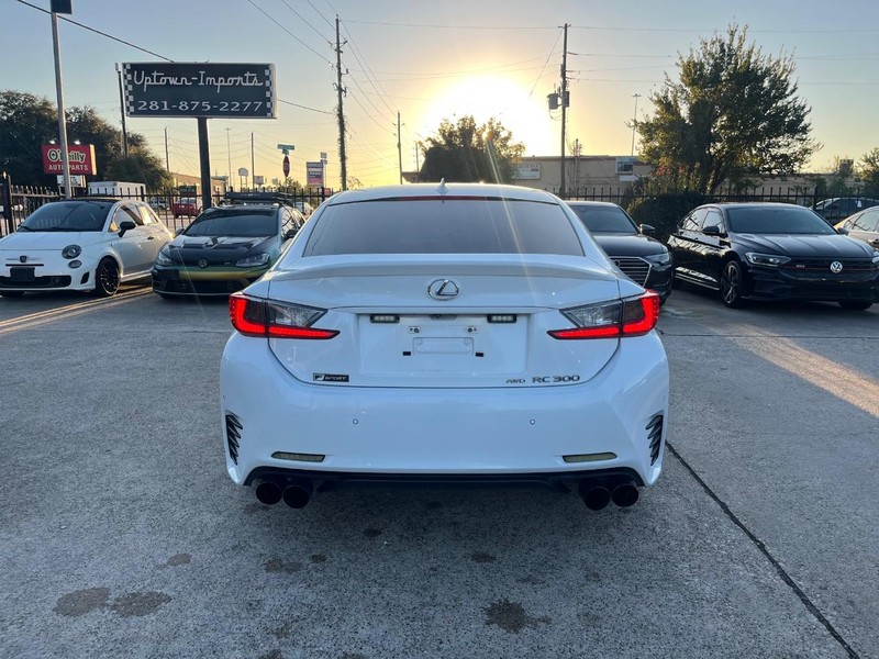 Lexus RC 350 Vehicle Full-screen Gallery Image 07