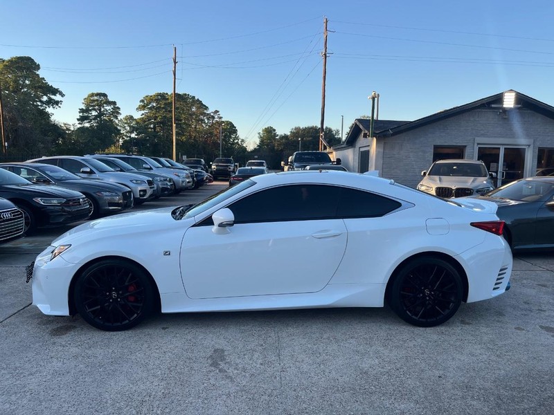 Lexus RC 350 Vehicle Full-screen Gallery Image 09